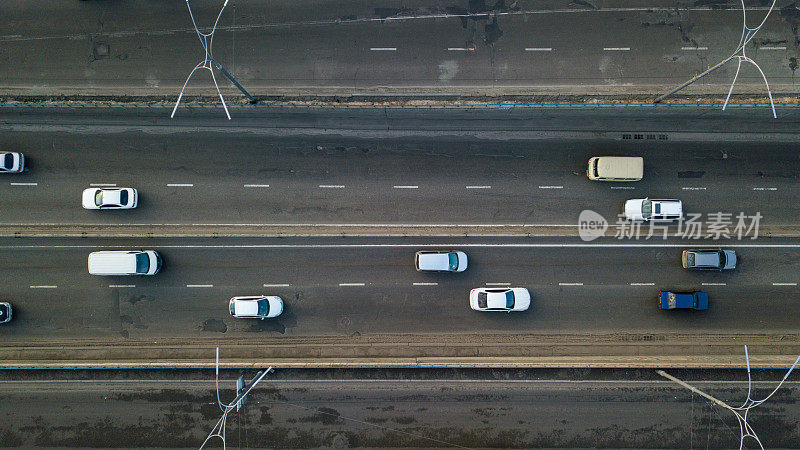 基辅,乌克兰。- 2018年2月2日:公路汽车交通鸟瞰图，交通概念